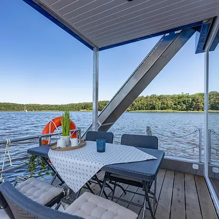 Hausboot Neu-ringholm Båthotell