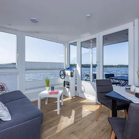 Hausboot Neu-ringholm Båthotell