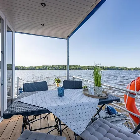 Hausboot Neu-ringholm Båthotell *